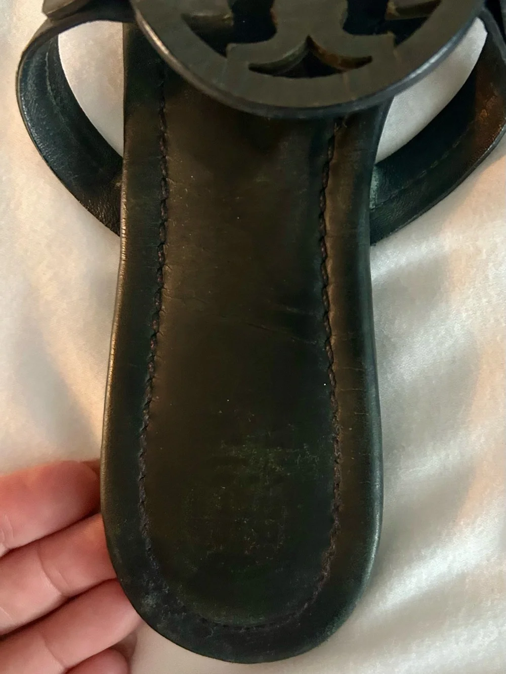 Authentic Tory Burch women's black leather thong sandal size 8